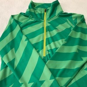 Size M Womens Nike Quarter Zip- Excellent Condition